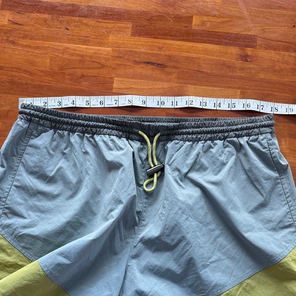Lululemon Athletica “Evergreen Hi Rise” Yellow-Green and Gray Shorts - Picture 7 of 10